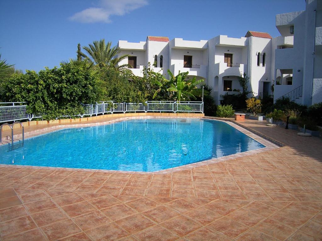 The swimming pool at or close to Emerald