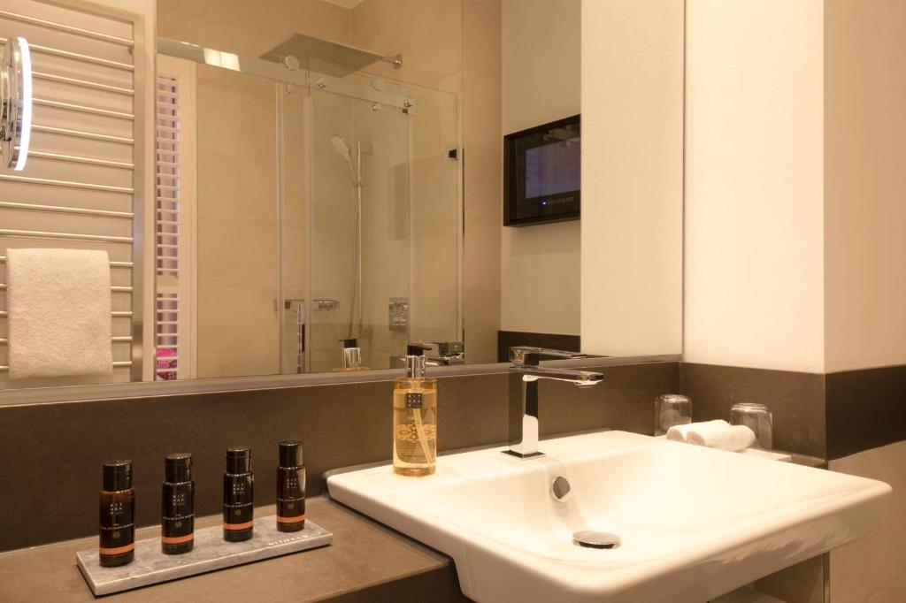 Hotel Brunnenhaus Schloss Landau - 9