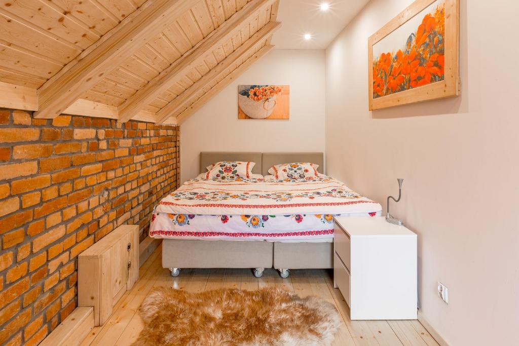 Łóżko lub łóżka w pokoju w obiekcie Apartamenty Pod Skocznią