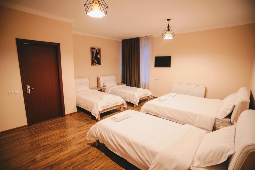 Postel nebo postele na pokoji v ubytování Hotel Sani Kutaisi