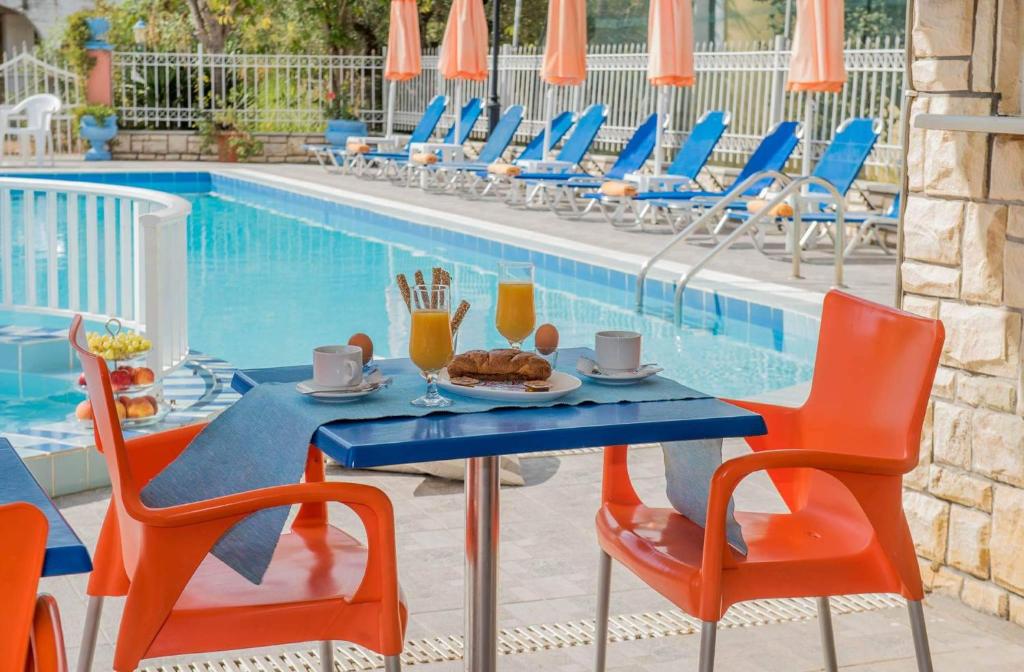 Piscina di Tsolakis Studios & Apartments o nelle vicinanze
