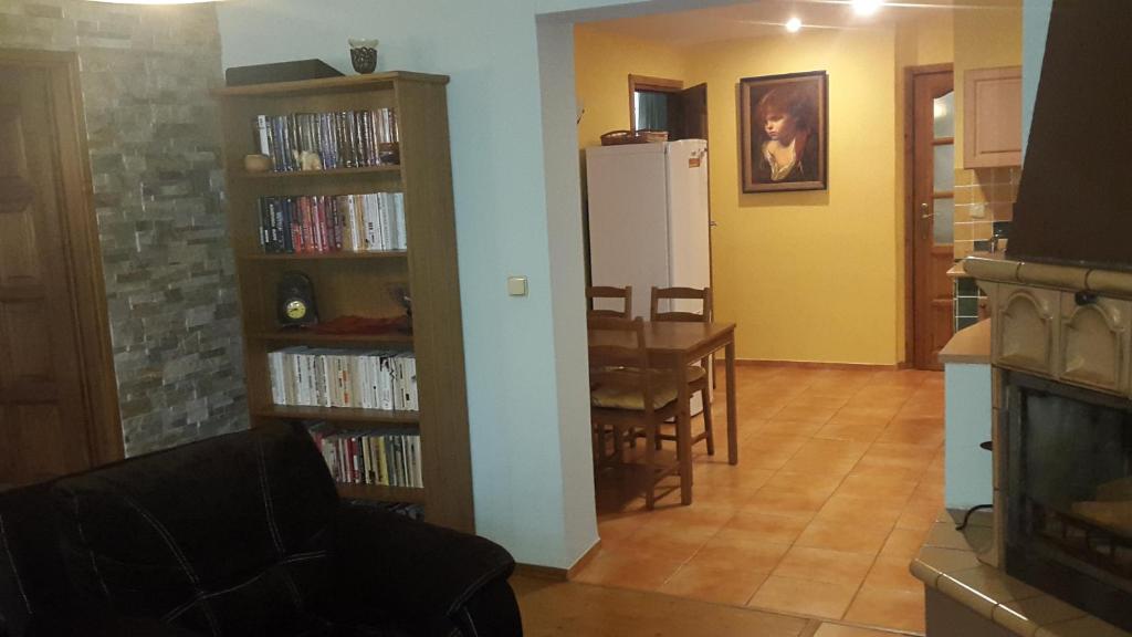Knihovna v apartmánu