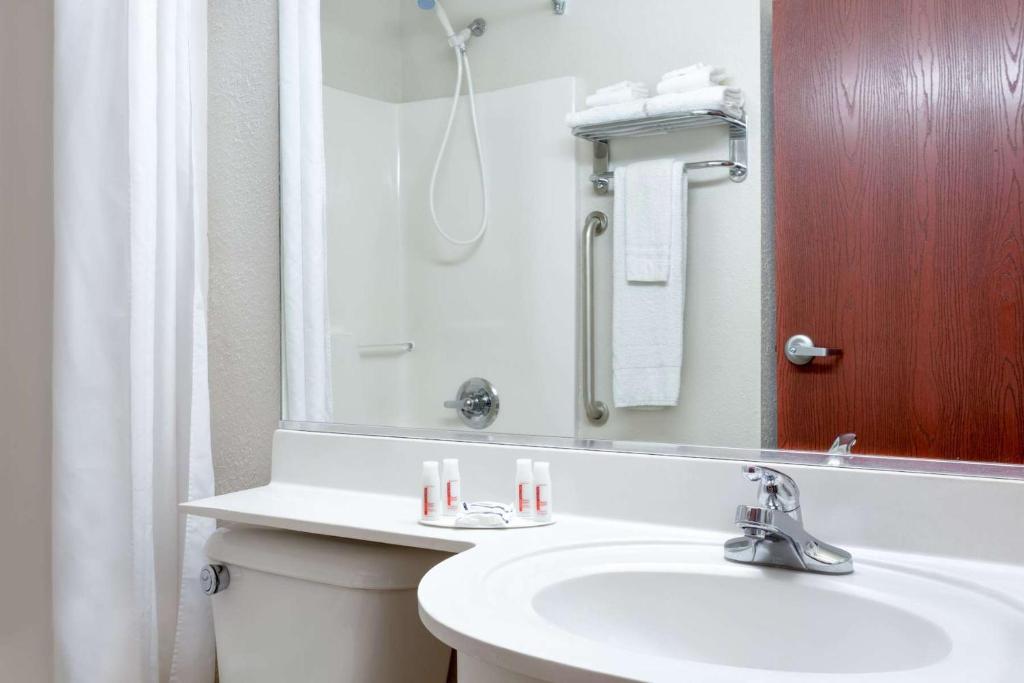 Microtel Inn & Suites by Wyndham Bremen - Chambre Lit Queen-Size - Non-Fumeurs