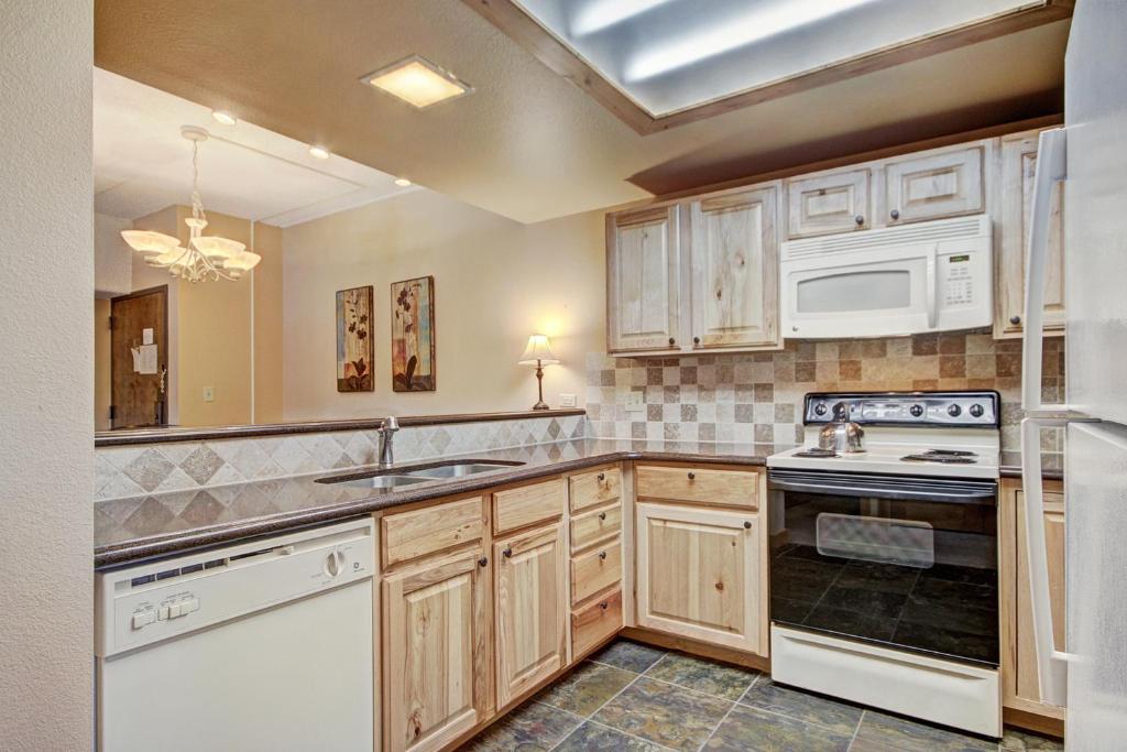 Village at Breckenridge, A Vail Resorts Property photo