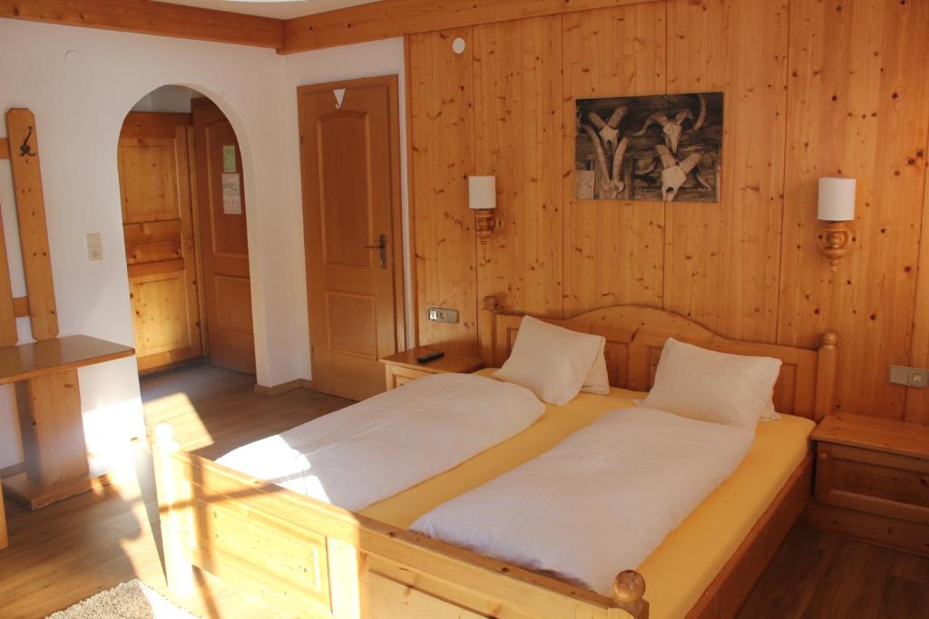 Postel nebo postele na pokoji v ubytování Pension Luzenberg