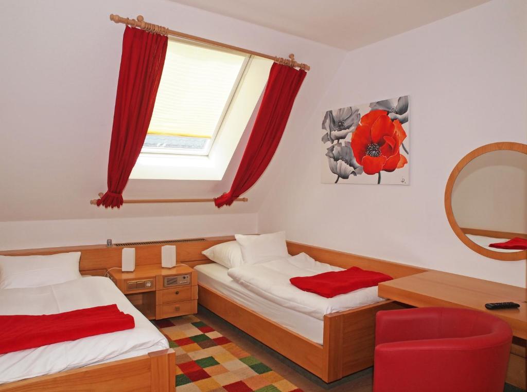 Postel nebo postele na pokoji v ubytování Hotel Sonne29