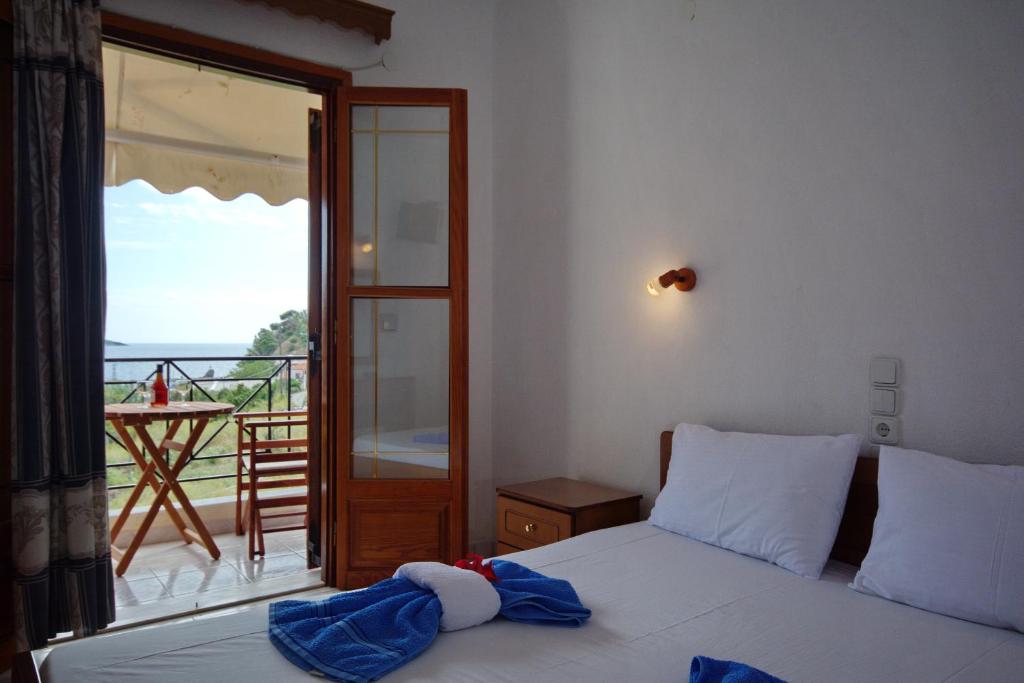 Postel nebo postele na pokoji v ubytování NIKIS ROOMS