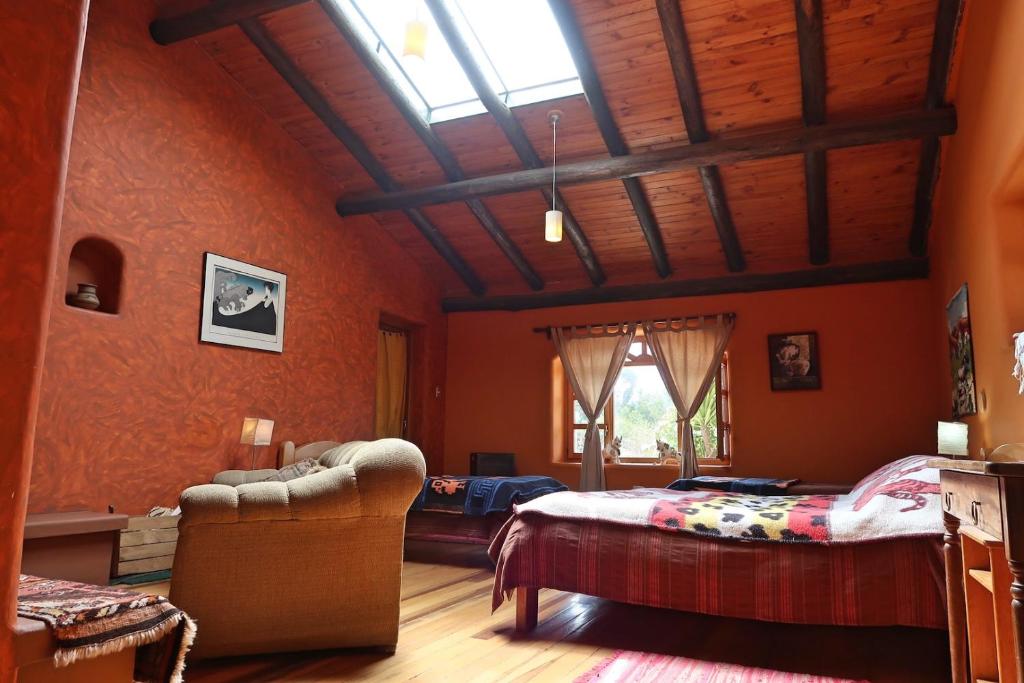 Voodi või voodid majutusasutuse The Lazy Dog Inn a Mountain Lodge toas
