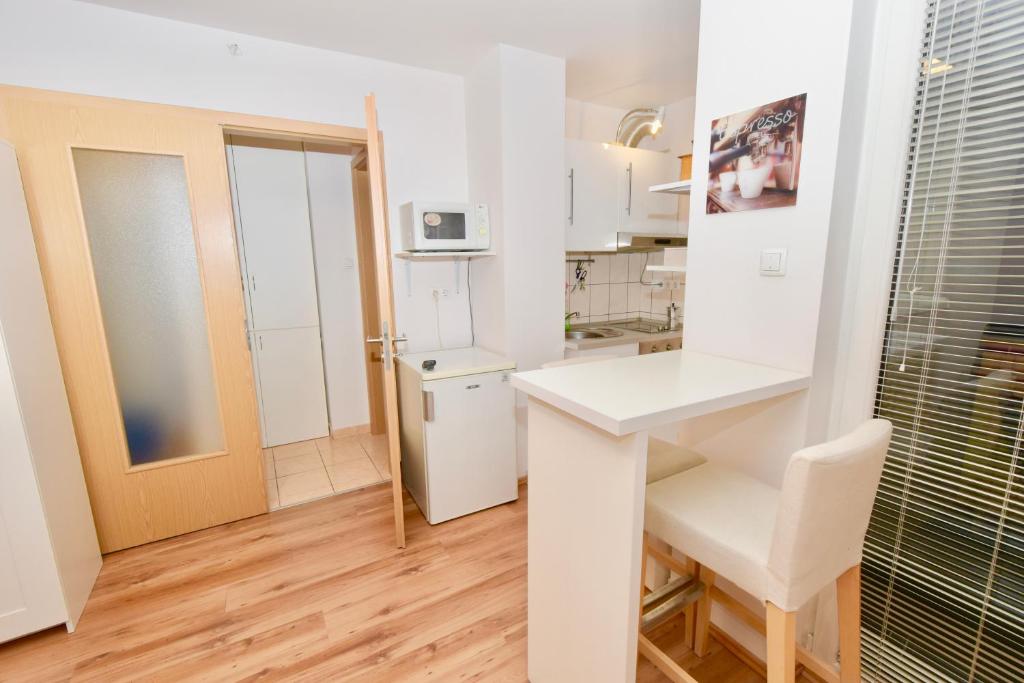 Kuchyňa alebo kuchynka v ubytovaní Central Studio Boulevard