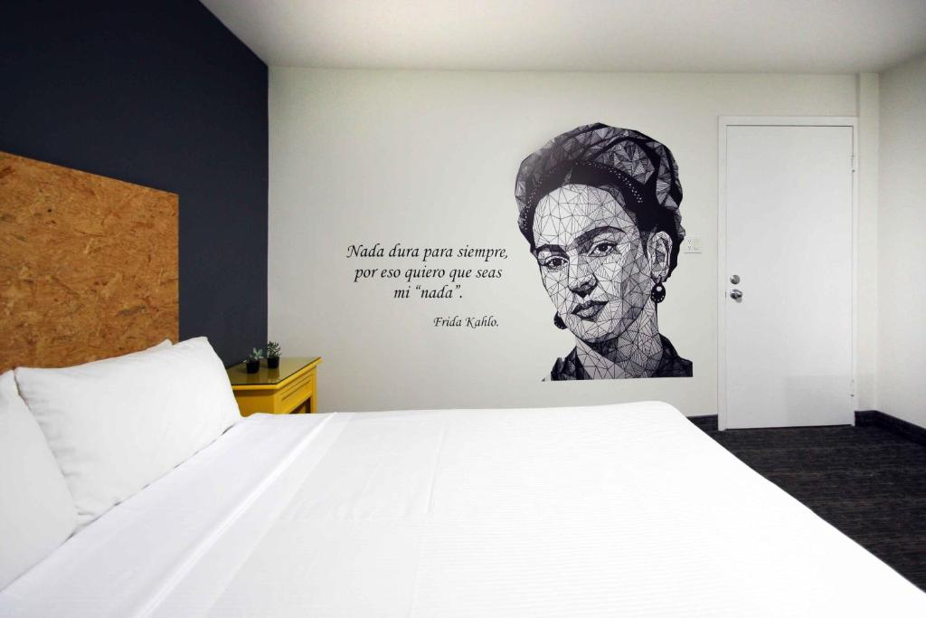 Ένα ή περισσότερα κρεβάτια σε δωμάτιο στο B my Hotel