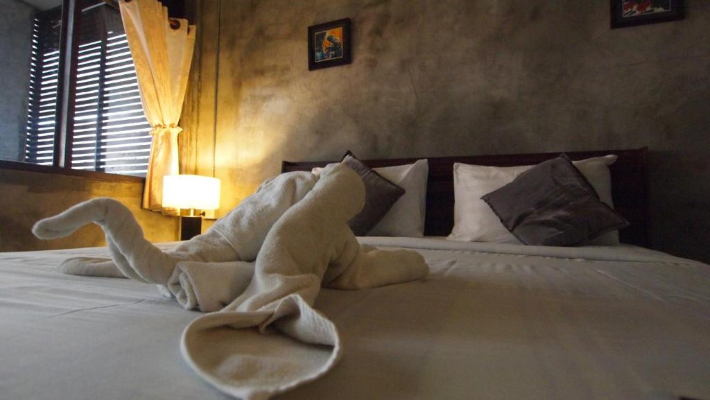Letto o letti in una camera di Crescent Bay Resort