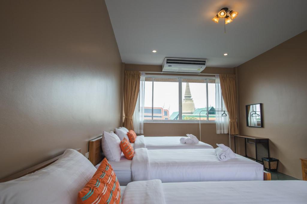 Feung Nakorn Balcony Rooms and Cafe - Resim 29