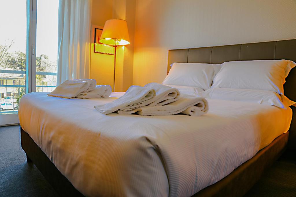 Postel nebo postele na pokoji v ubytování Hotel Augustus