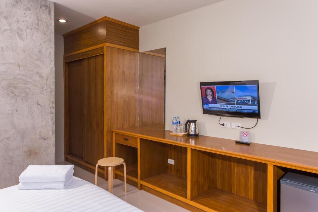TV a/nebo společenská místnost v ubytování Light Khao Lak Resort