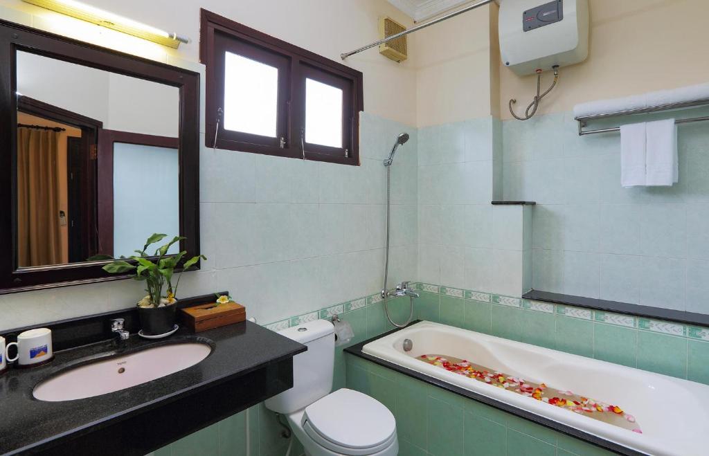 Phòng Deluxe Giường Đôi/2 Giường Đơn Nhìn Ra Hồ Bơi