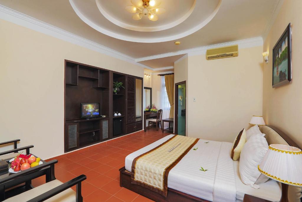 Phòng Deluxe Giường Đôi/2 Giường Đơn Nhìn Ra Hồ Bơi