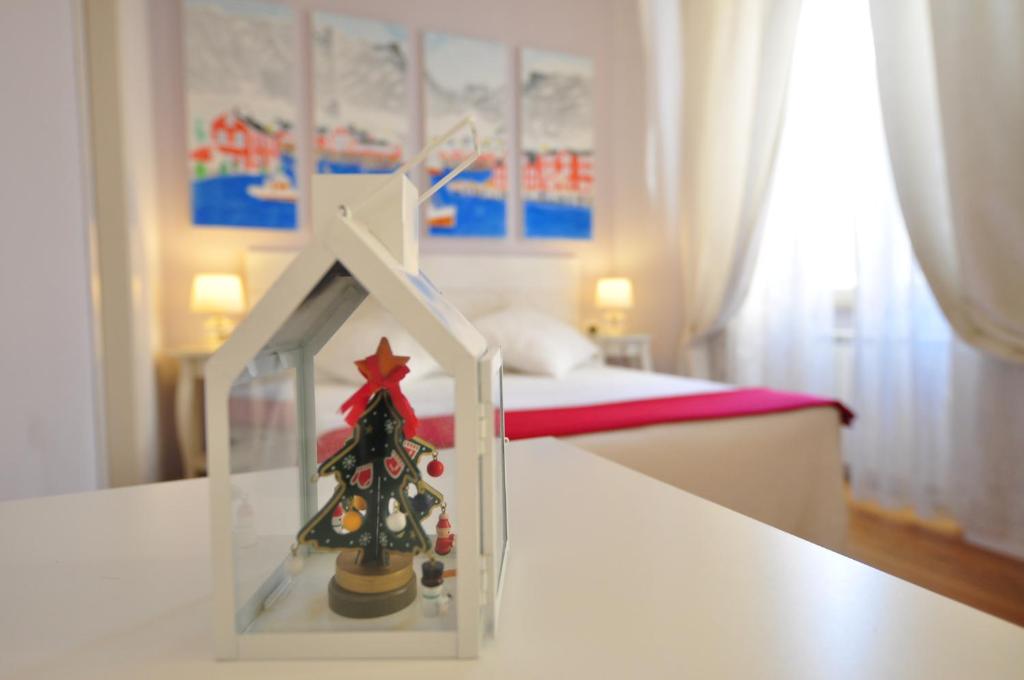 a toy house with a christmas tree in a room at Casa Martini in Rome