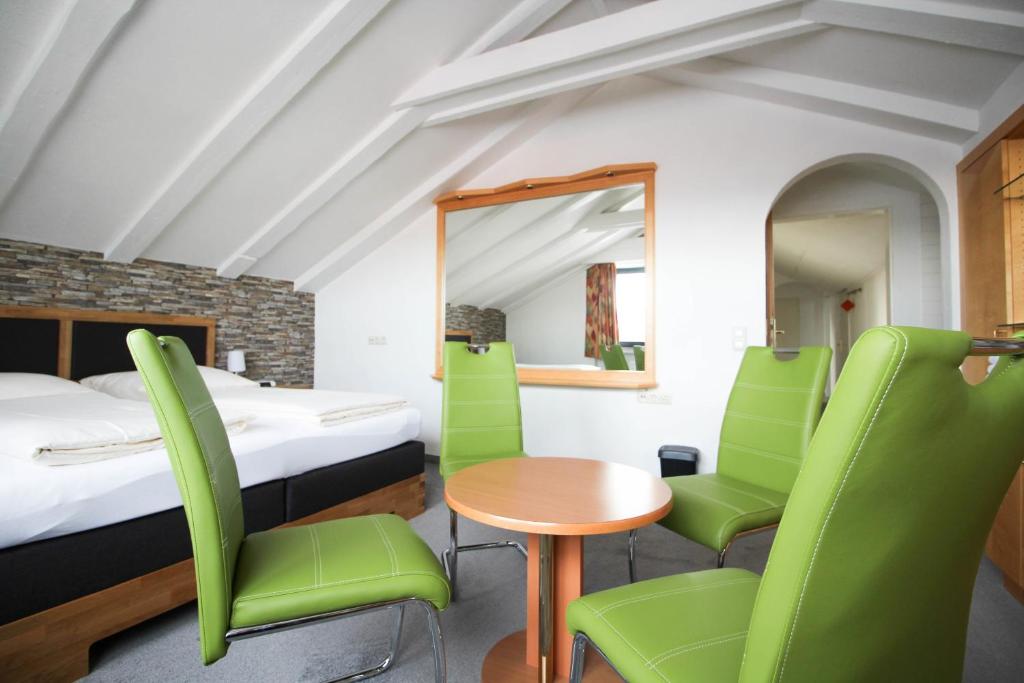 Hotel Brandl - Three-Bedroom Suite