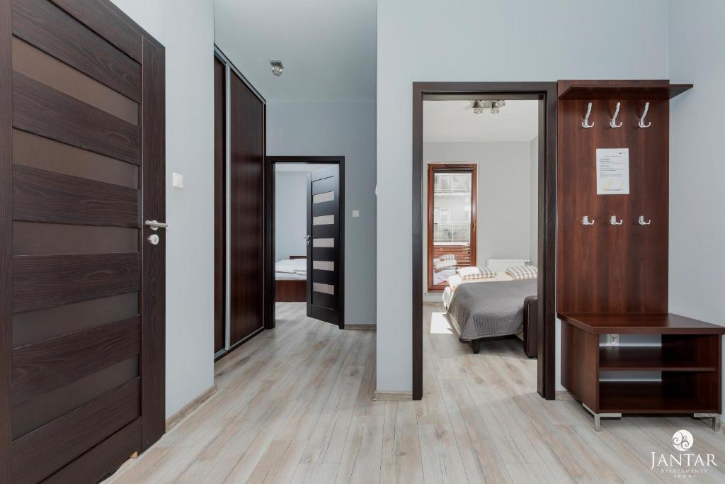 Posteľ alebo postele v izbe v ubytovaní Jantar Apartamenty Lighthouse Port Kołobrzeg
