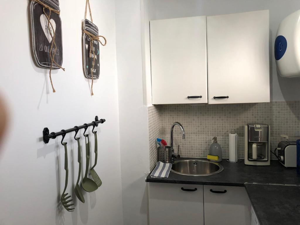 Kuchnia lub aneks kuchenny w obiekcie Yumbo Apartments