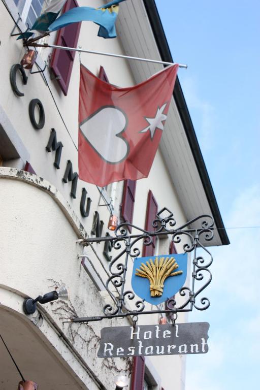 Certifikát, hodnocení, plakát nebo jiný dokument vystavený v ubytování Hotel de Commune