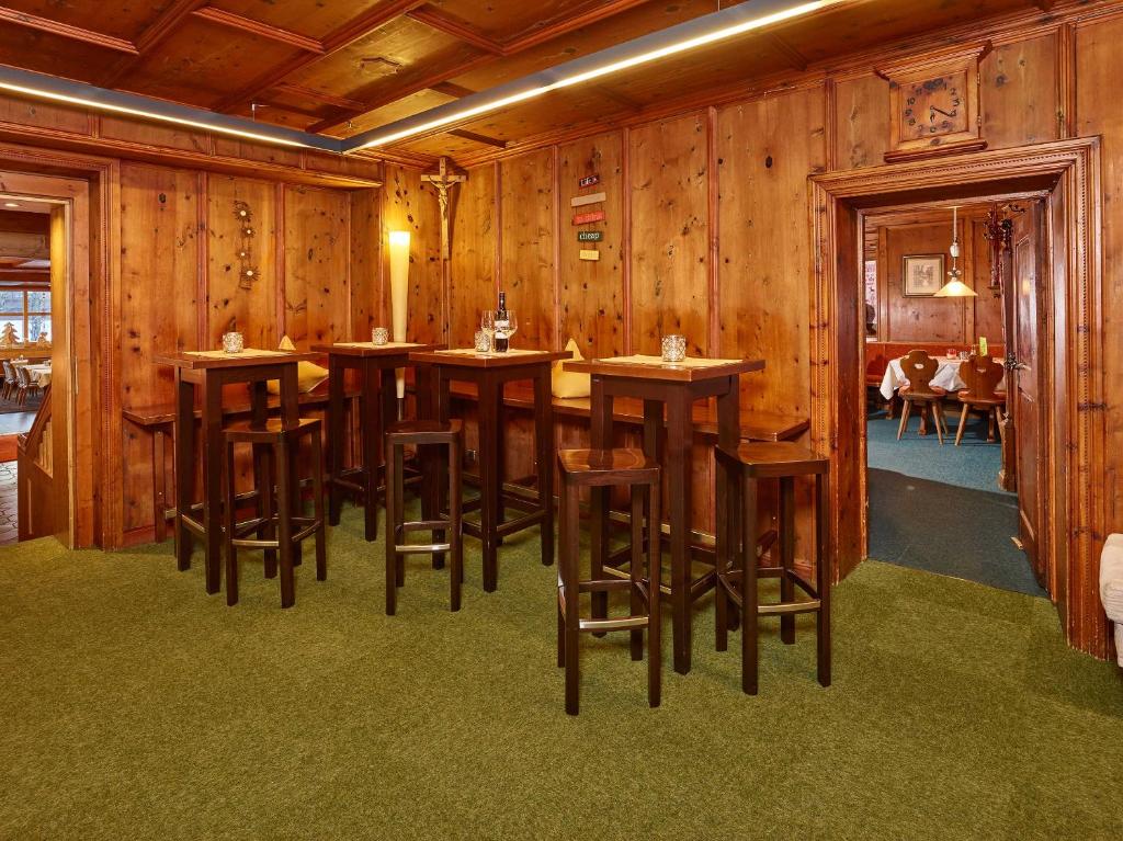 Restaurace v ubytování Hotel Zum Hirschen