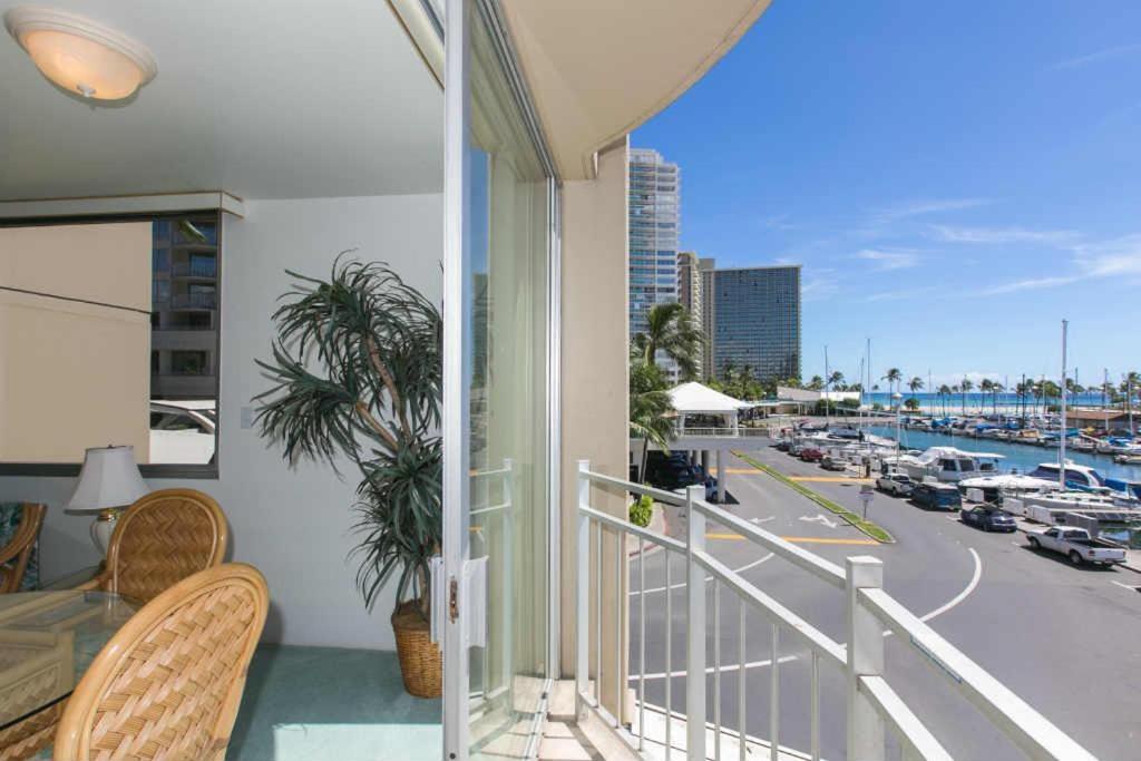 Balkón nebo terasa v ubytování Ilikai Marina 380 Yacht Harbor View 1BR