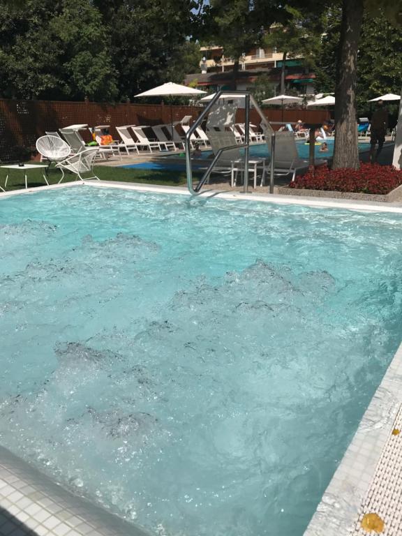 Bazén v ubytování Hotel Mar Del Plata nebo v jeho okolí