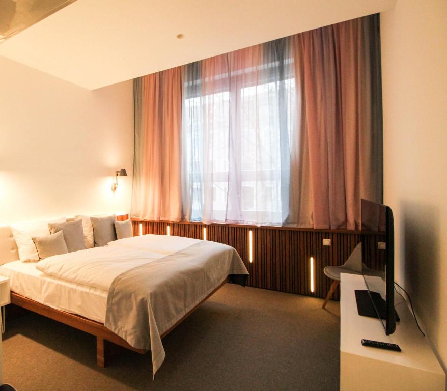 H24 Berlin Lichtenberg - Resim 24