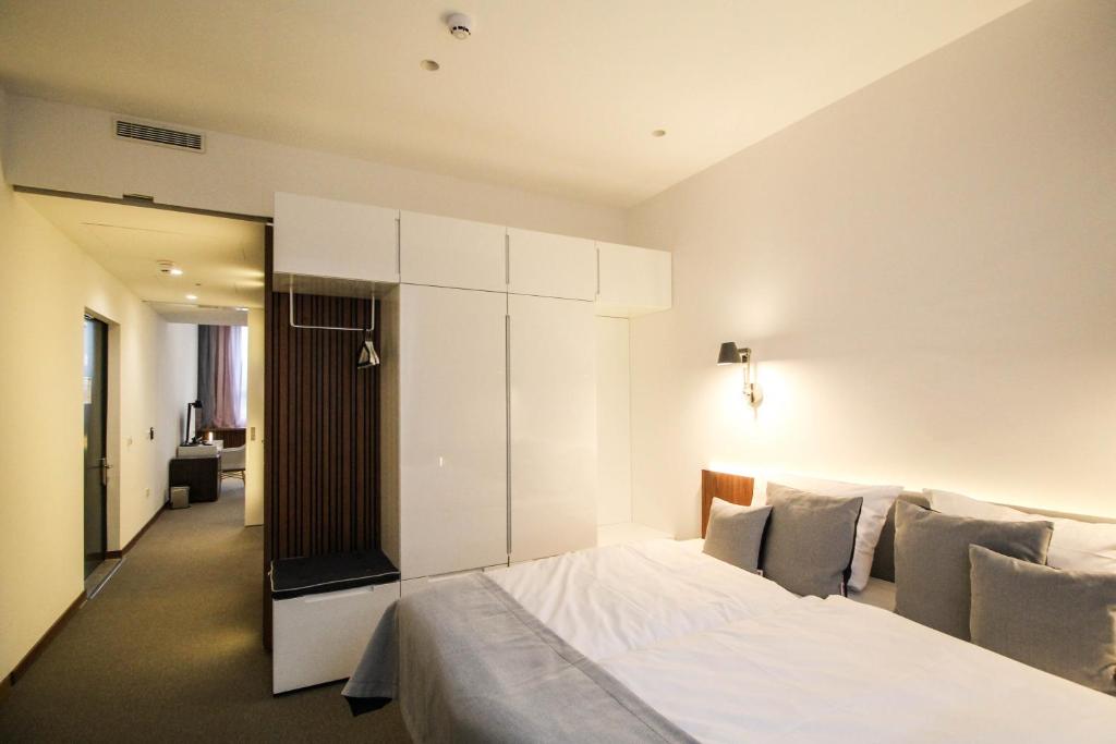 H24 Berlin Lichtenberg - Resim 25