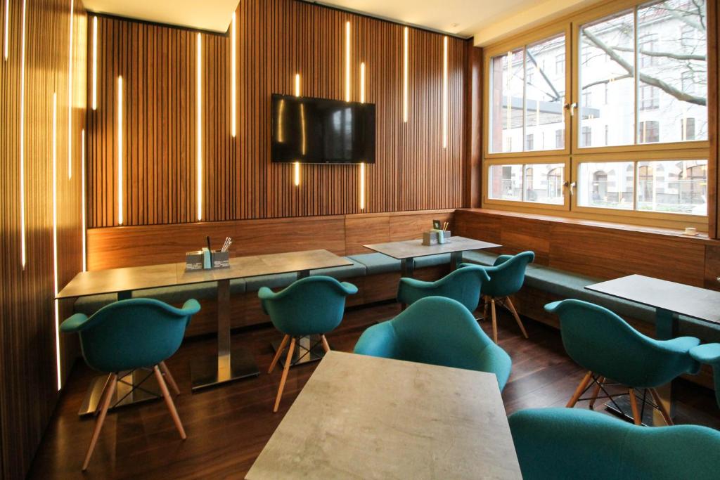 H24 Berlin Lichtenberg - Resim 11