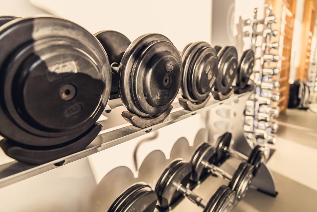 Posilňovňa alebo fitness centrum v ubytovaní LOISIUM Wine & Spa Hotel Südsteiermark