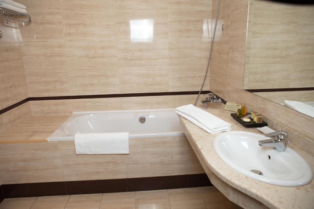 Koupelna v ubytování Lavina Hotel