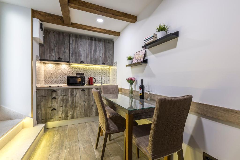 Kuchyňa alebo kuchynka v ubytovaní Reval Luxury Stone house apartments****