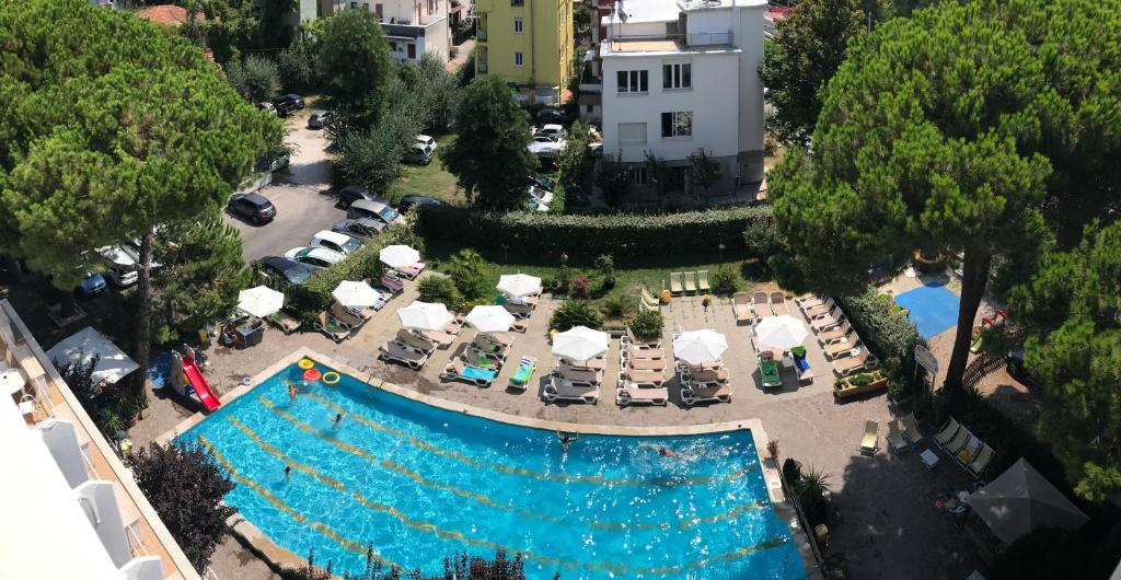 Bazén v ubytování Lotus Hotel ALL INCLUSIVE & SPIAGGIA nebo v jeho okolí
