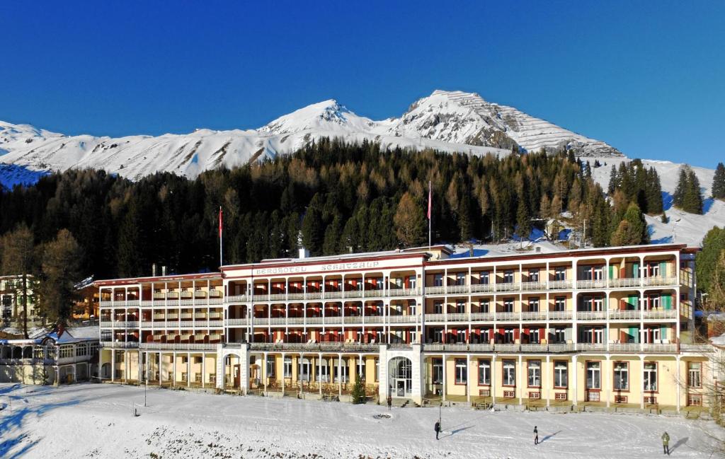 Nespecifikovaný výhled na hory nebo výhled na hory při pohledu z hotelu