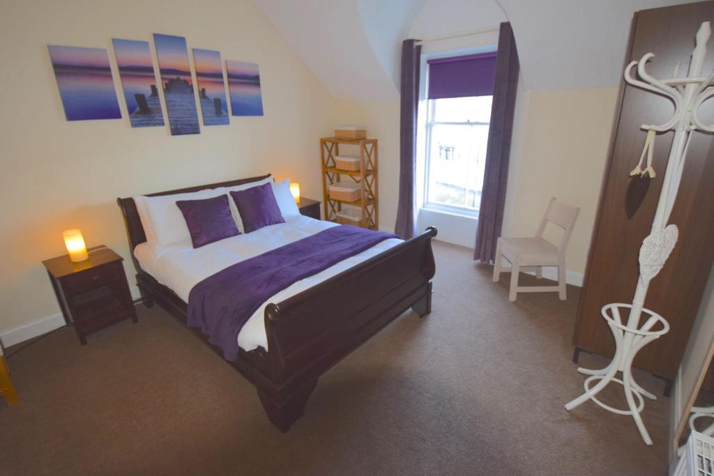 Postel nebo postele na pokoji v ubytování Beach House - Carrick Castle