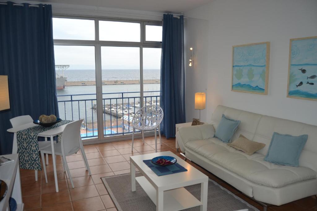 a living room with a couch and a view of the ocean at Apartamento Vacacional con vistas al mar in Santa Cruz de Tenerife