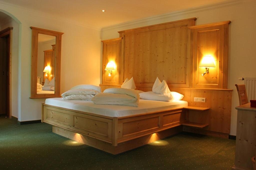 Postel nebo postele na pokoji v ubytování Hotel Fischerwirt Natur WaldSPA