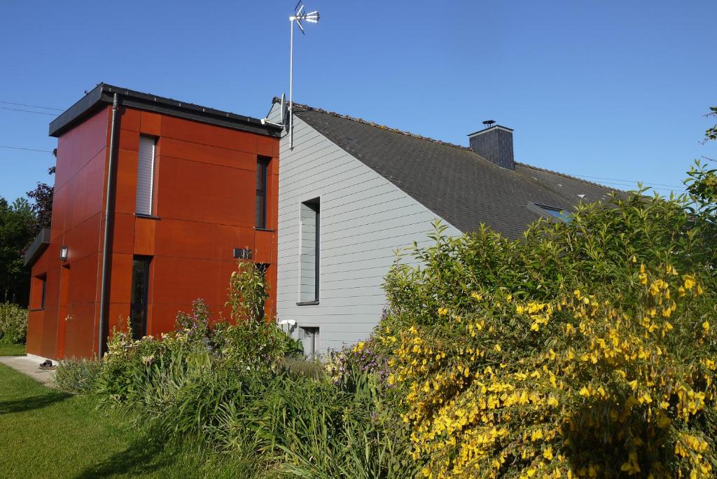 a white and orange building with a red at Ch. d'hôtes de la Saliais in Chavagne