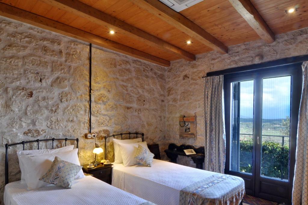 Postel nebo postele na pokoji v ubytování Traditional Villa Fioretta