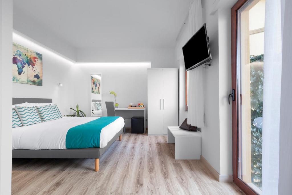 TV a/nebo společenská místnost v ubytování Sirocco Suites