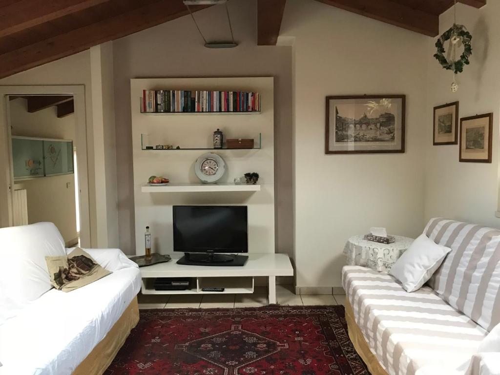 TV a/nebo společenská místnost v ubytování B&B Lodi Centro