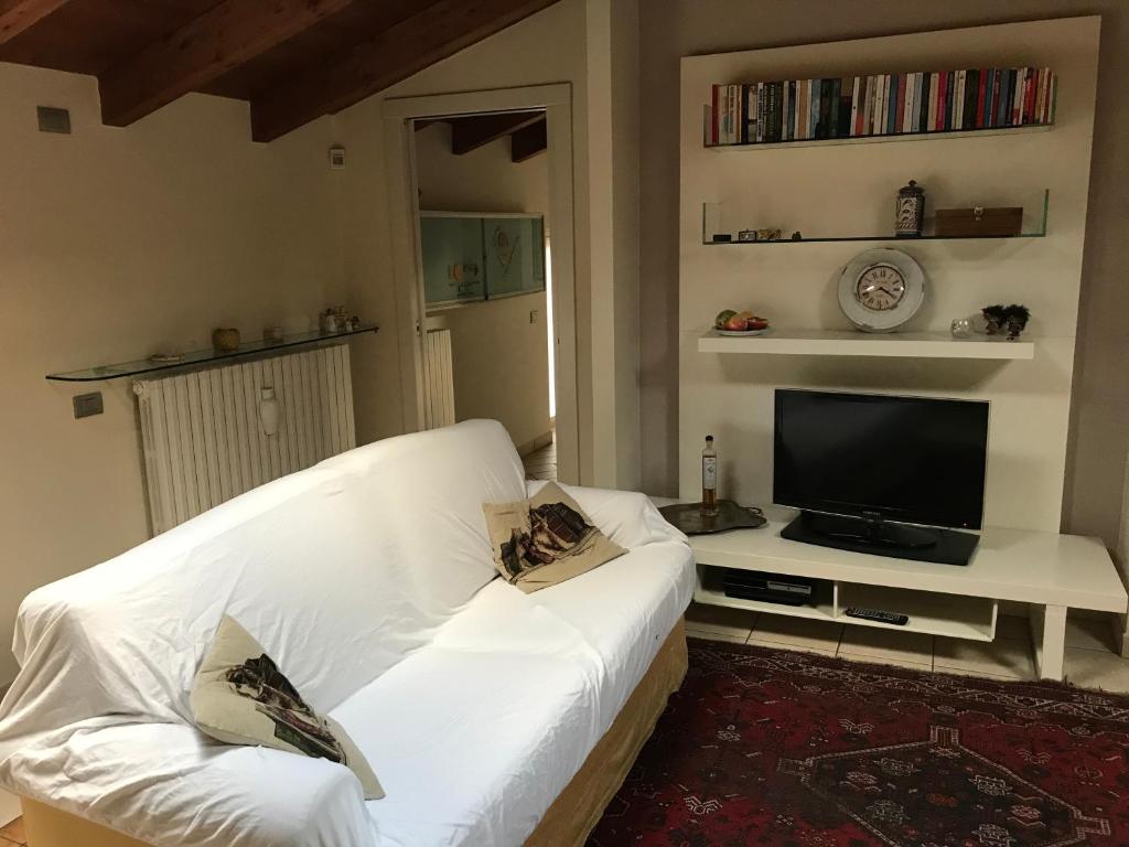 TV a/nebo společenská místnost v ubytování B&B Lodi Centro