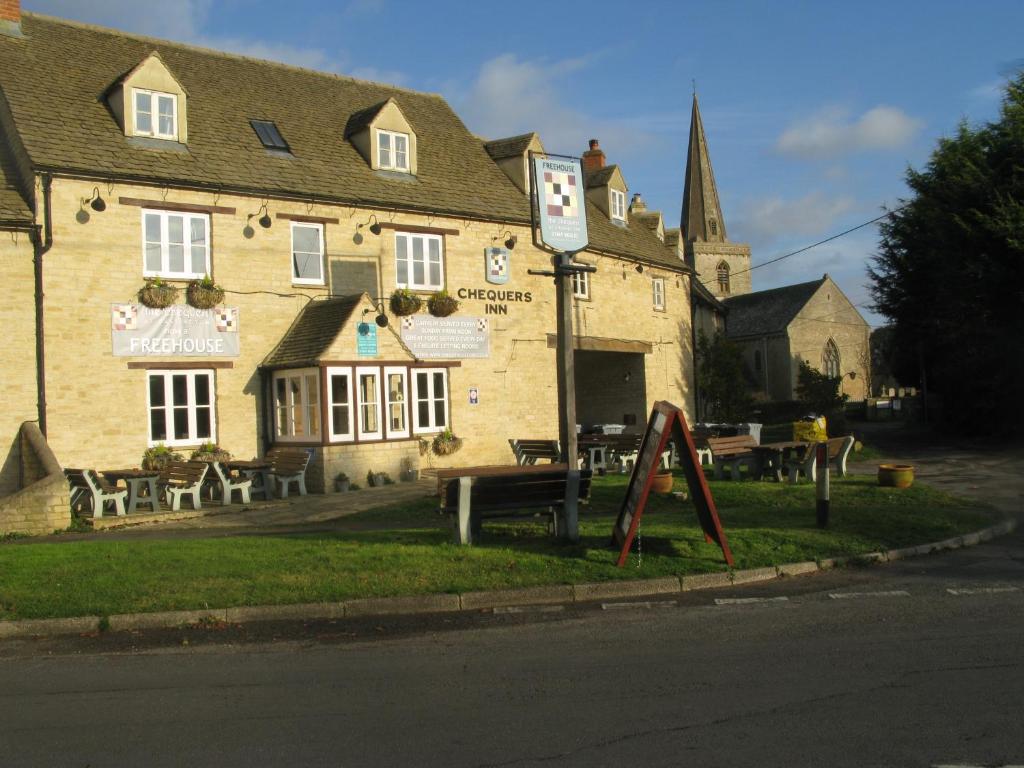 a building on the side of a street with at The Chequers Inn in Oxford