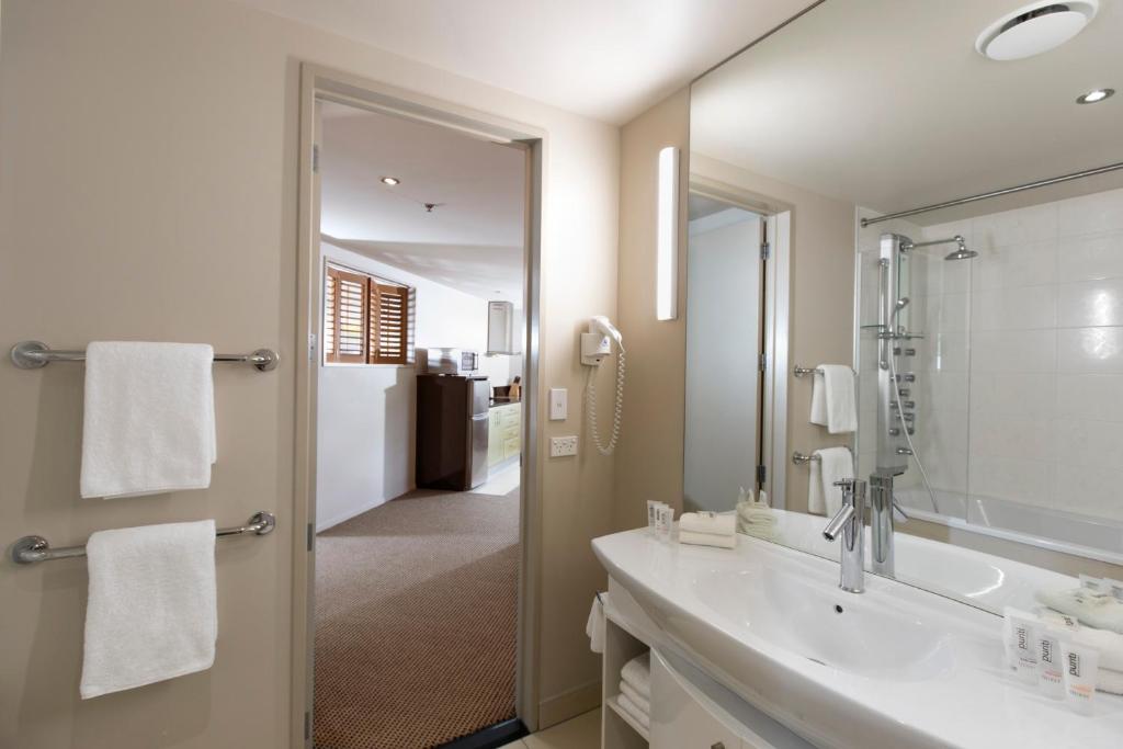 Quest on Durham - Resim 44