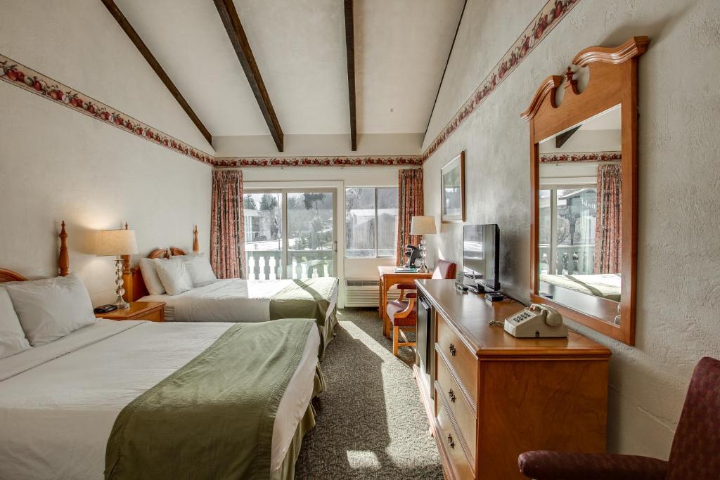 Postel nebo postele na pokoji v ubytování Der Ritterhof Inn
