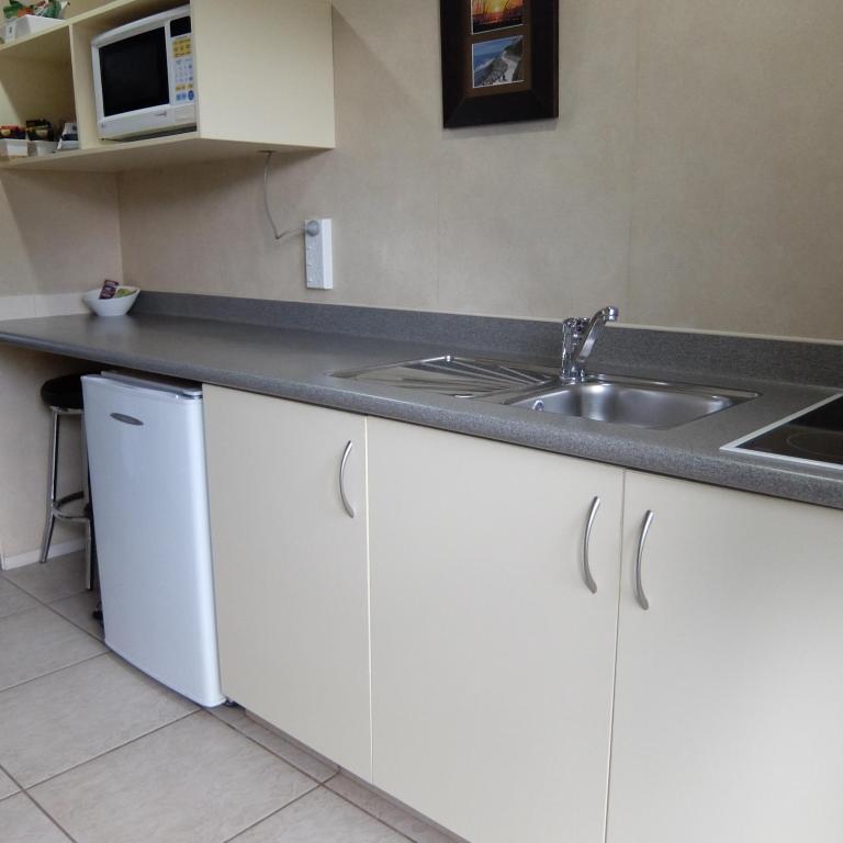 299 On Devon West - Resim 3