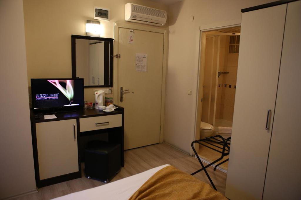 TV a/nebo společenská místnost v ubytování Canakkale Bogaz Hotel