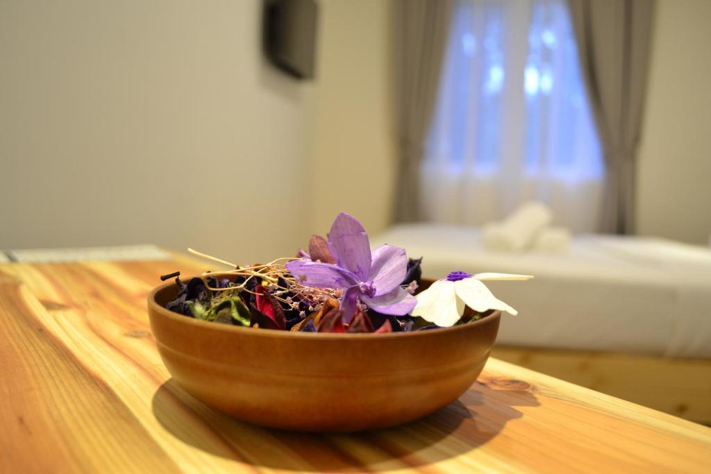 Postel nebo postele na pokoji v ubytování Artisan Eco Hotel